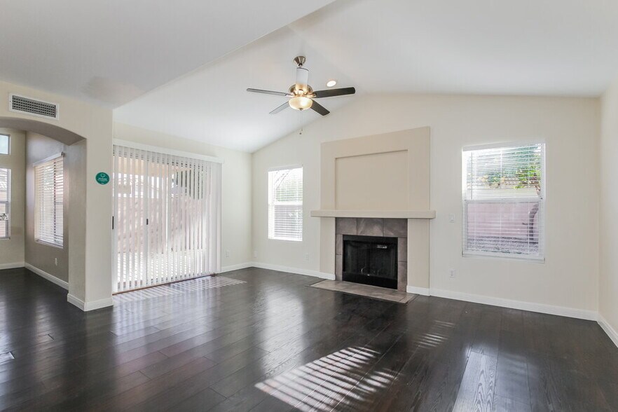 Building Photo - 1111 W Wagoner Rd