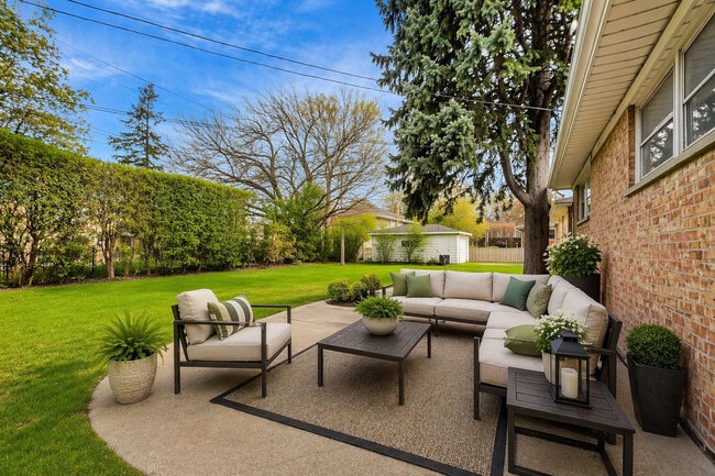 Building Photo - 8840 Keeler Ave