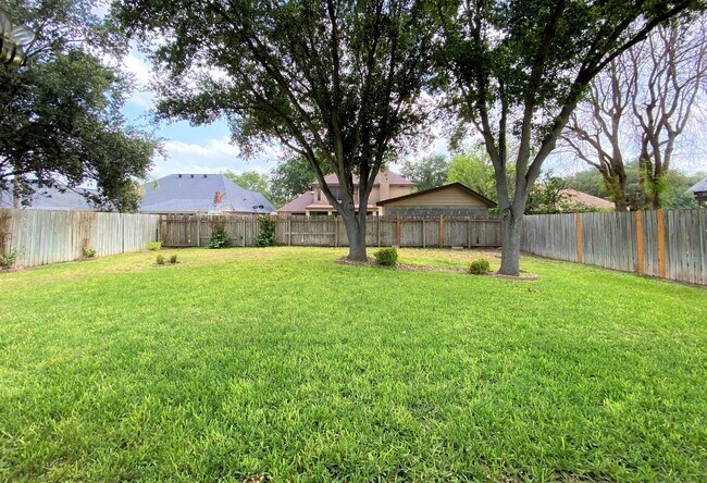 Building Photo - 3Bed/2Bath in Mcallen TX Now Available ( T...