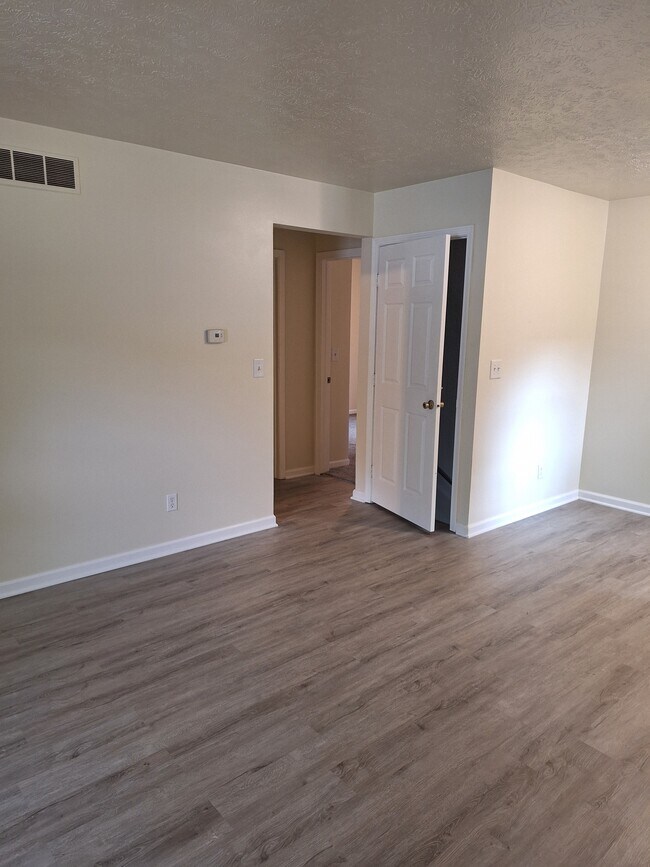 Building Photo - 311 W Rogers St