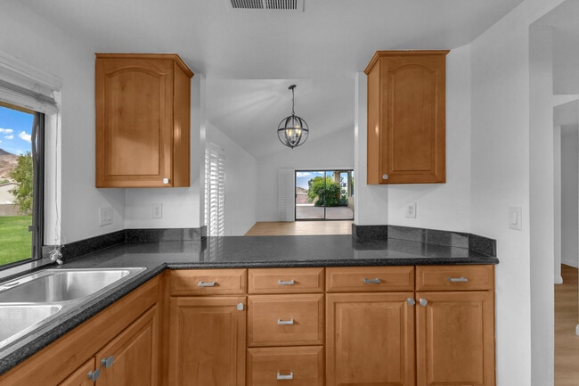 Building Photo - 72384 Ridgecrest Ln