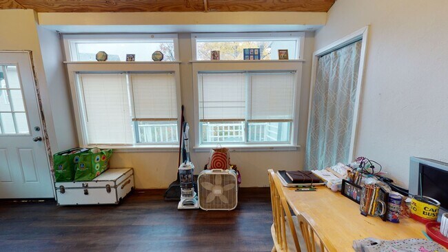 Building Photo - Charming 1BR + Bonus Sunroom - Near Yale, ...