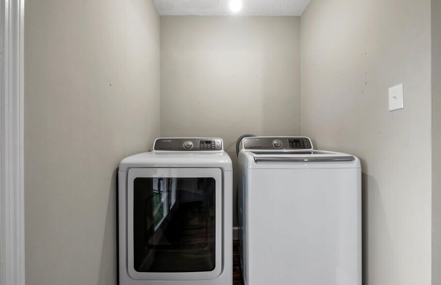 Building Photo - 1957 Darryl Dr