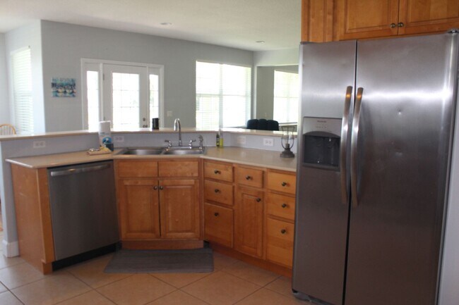 Building Photo - Furnished Riverview Home w/ Pool