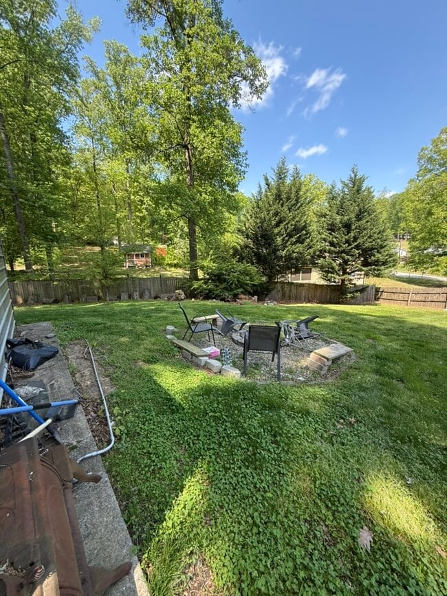 Building Photo - 7010 Sorrell Ln