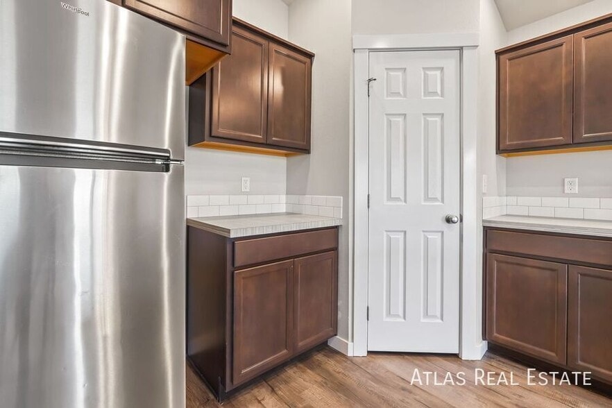 Building Photo - 1806 E Eddington St