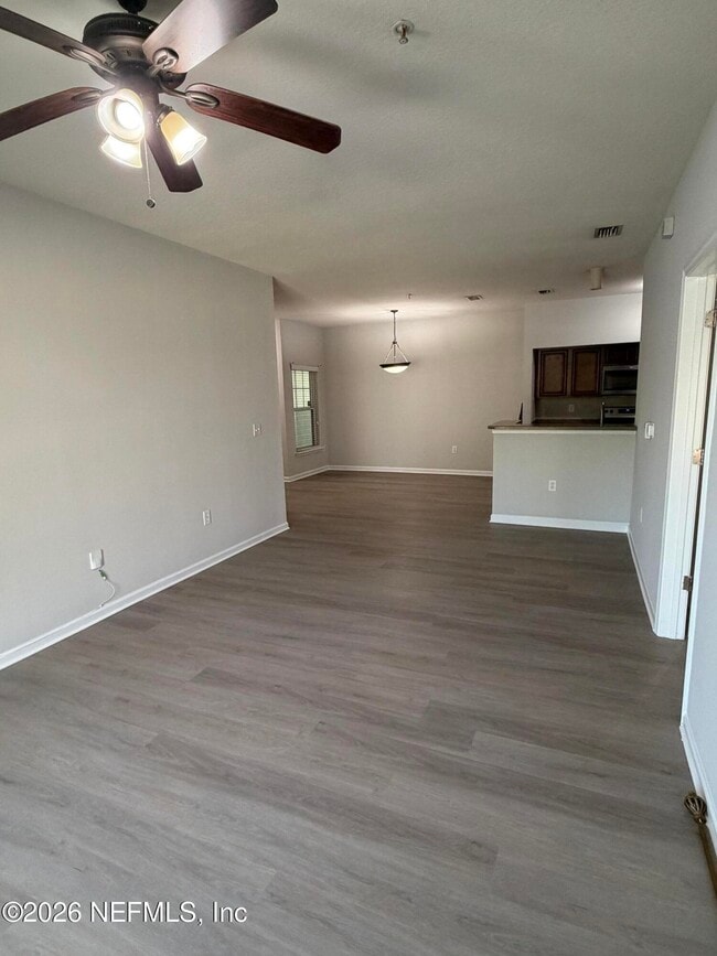 Building Photo - 8201 Green Parrot Rd