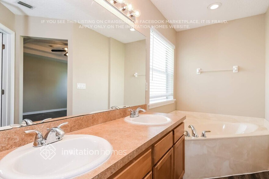 Building Photo - 6099 Green Pond Dr