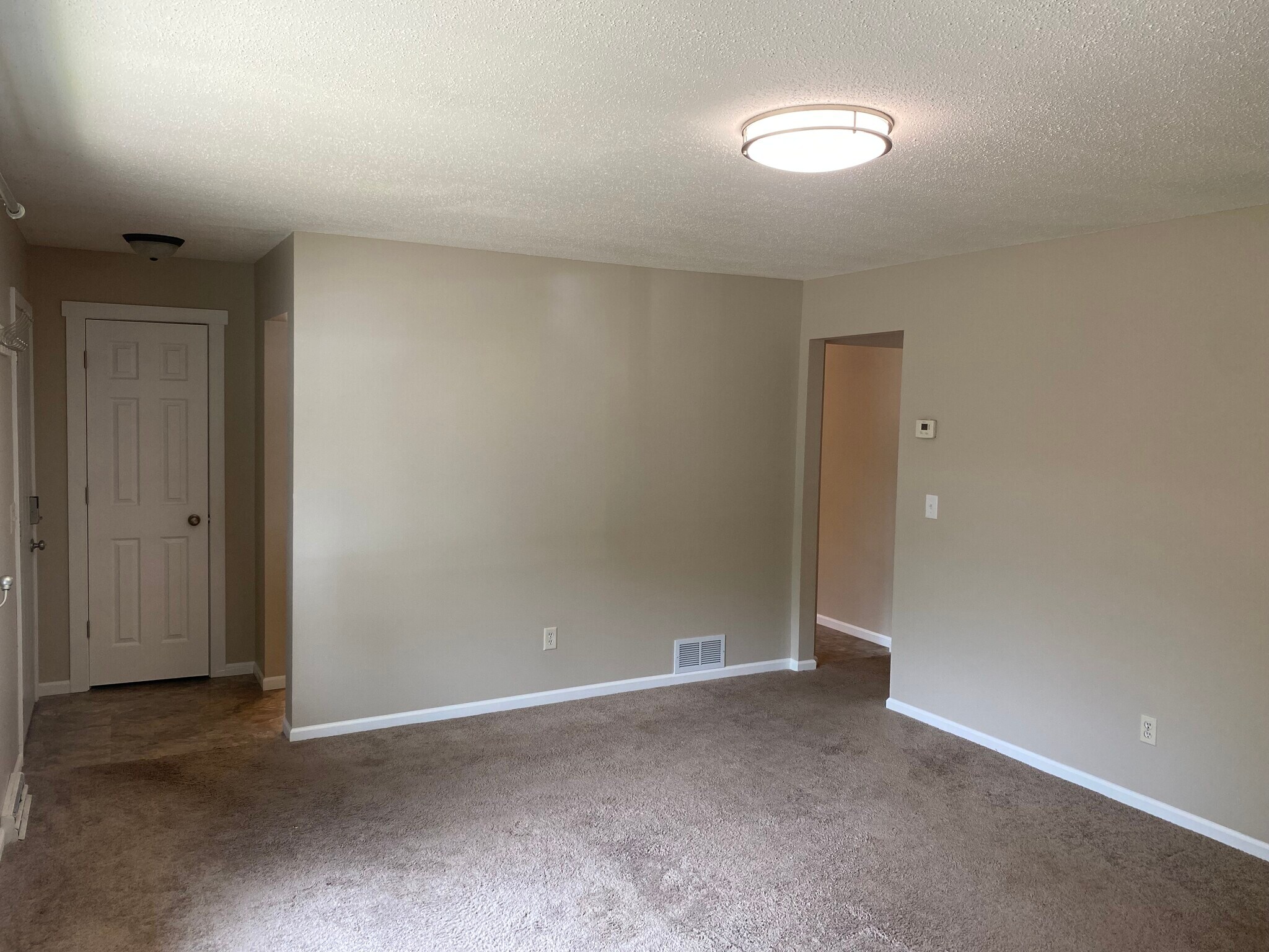 Building Photo - 10610 Johnson Cir