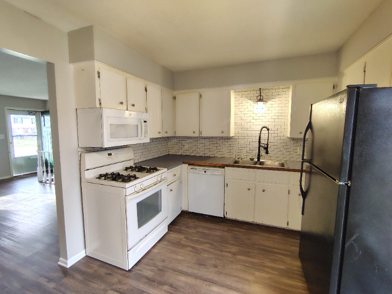 Building Photo - 2634 Randall Ave NW