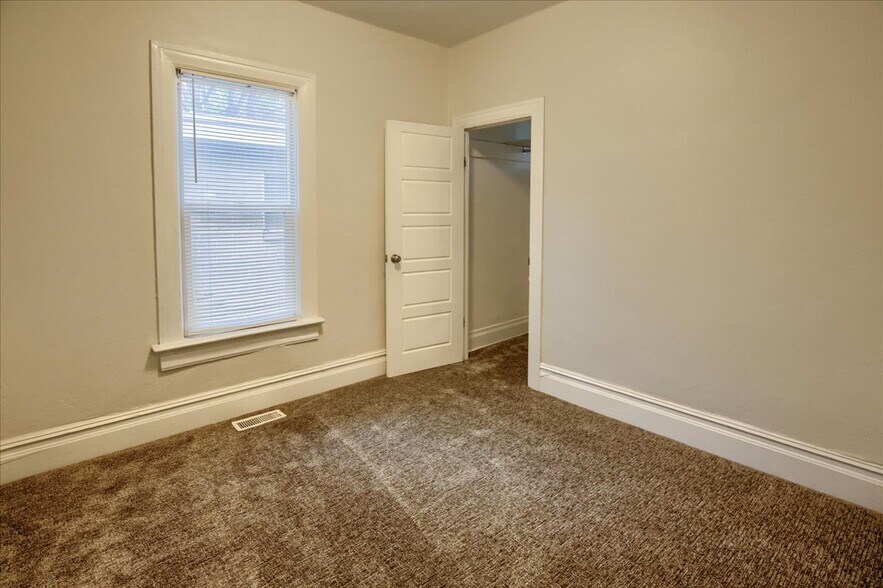 Building Photo - 159 W Paxton Ave