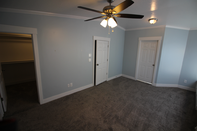 Building Photo - Spacious 3-Bedroom, 2-Bath Apartment for R...