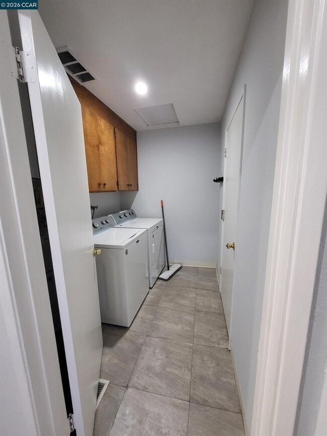 Building Photo - 11 Range Ct