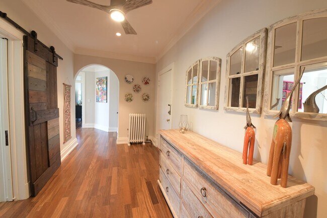 Building Photo - Charming 2BR + home office Condo in the he...