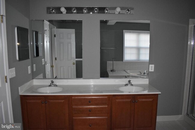 Building Photo - 29 Snow Dr