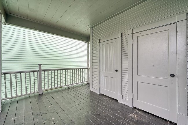 Building Photo - 406 Pecore St
