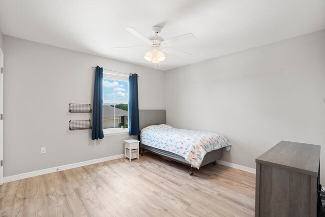 Building Photo - Your Dream Home Awaits!!!