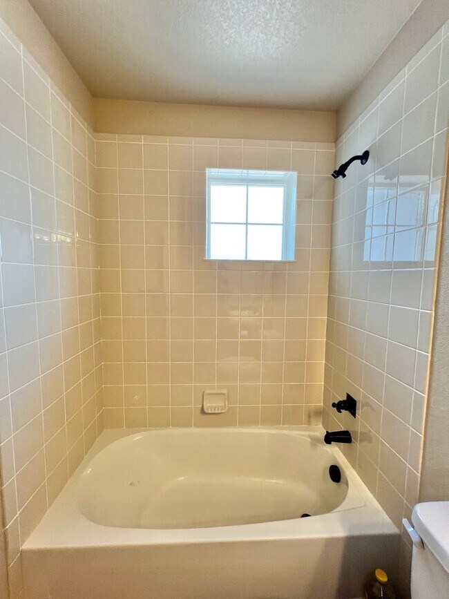 Building Photo - Beautiful 5 Bed House in North Fort Collins!