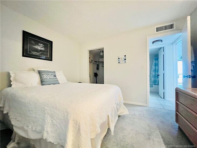 Building Photo - 10680 S Ocean Dr