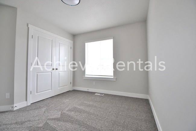 Building Photo - New Built Nibley Townhome | Neighborhood Park & Close to Schools and Town!