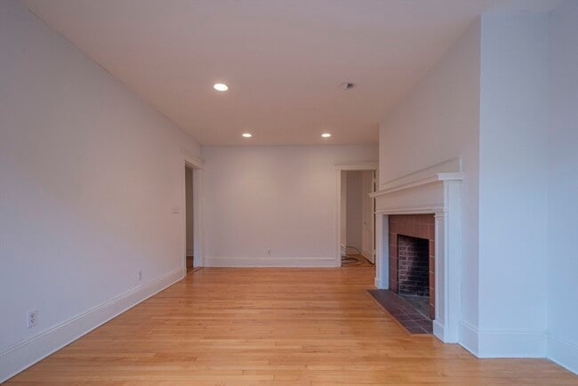 Building Photo - 2 Newport Rd