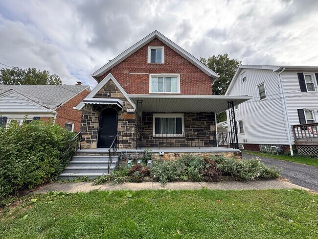 Building Photo - 1405 Sheffield Rd