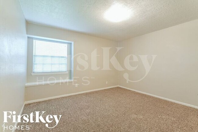Building Photo - 13275 Lake Breeze Ln