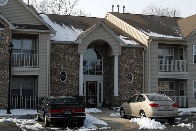 Building Photo - Carriage Pointe