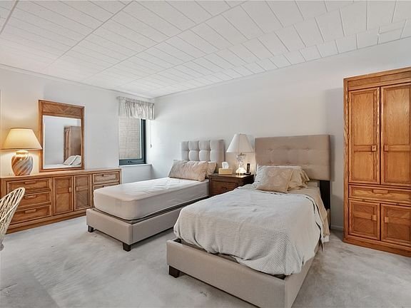 Building Photo - 900 Washington Rd