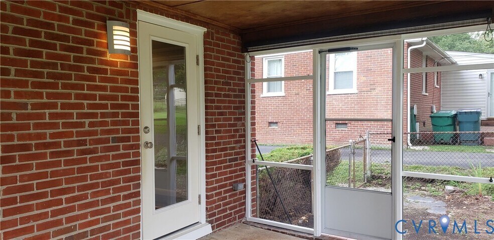 Building Photo - 2318 Leah Rd