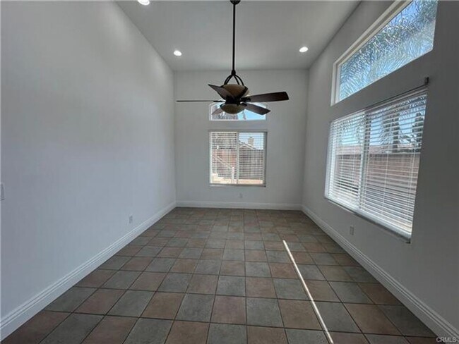 Building Photo - Beautifully Maintained Home