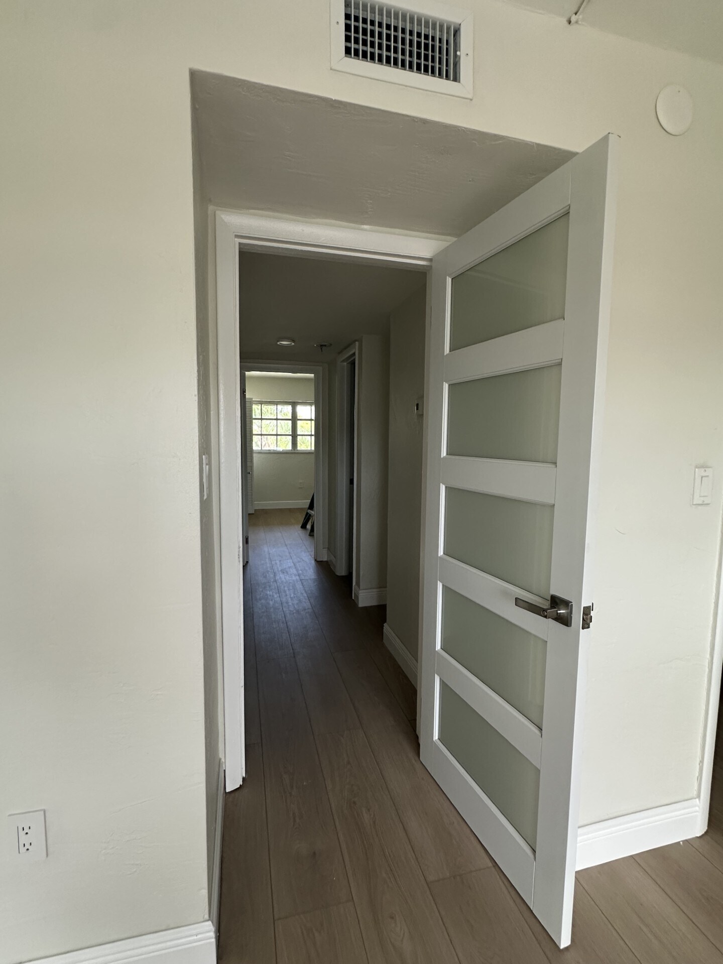 Building Photo - 465 Swallow Dr