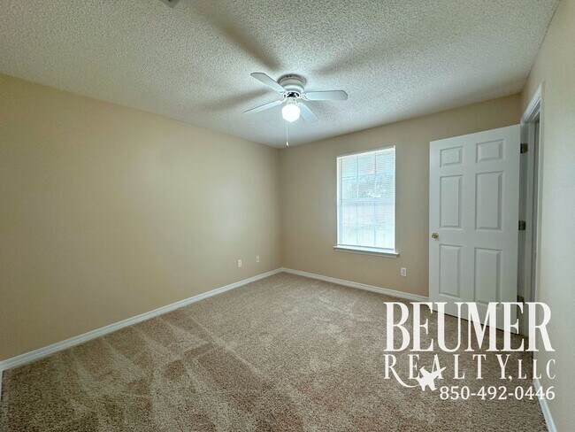 Building Photo - 3bd/2ba Home in Prime Location: Near Base, Close to Beaches!