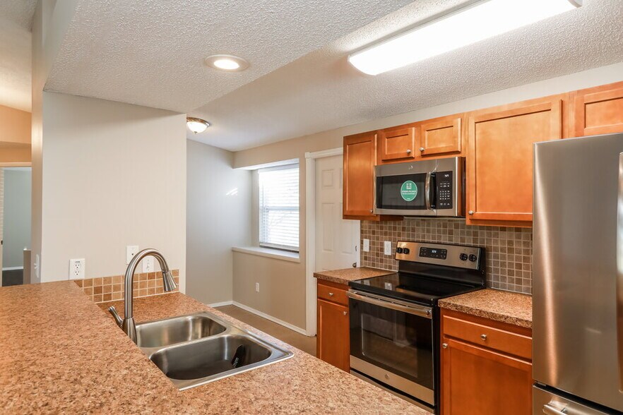 Building Photo - 8060 Creedmoor Dr