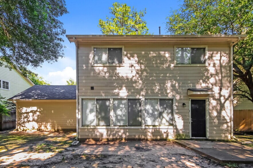 Building Photo - 18105 Red Pine Ct