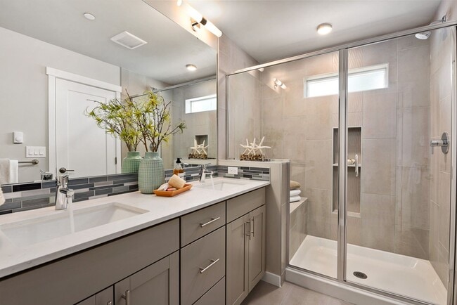 Building Photo - Tranquil Greenbelt Retreat – Stylish 3-Bed...