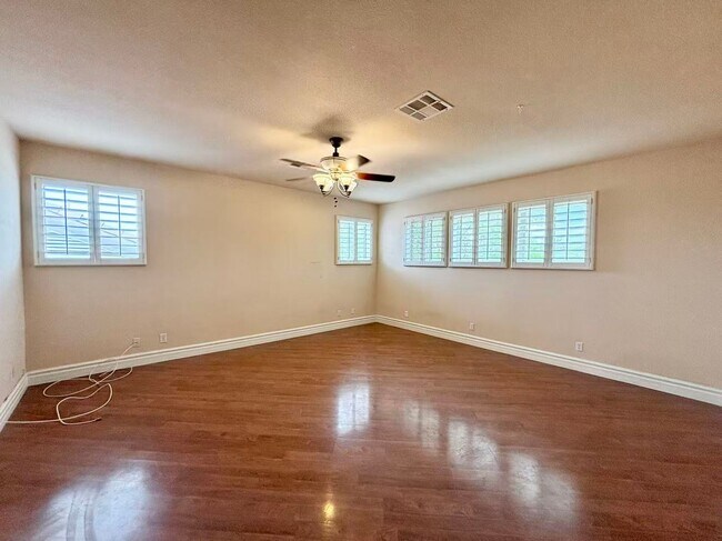Building Photo - Rhodes Ranch-5 brs 4 bathrooms 3-cars gara...