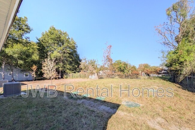 Building Photo - 8455 Buttercup St