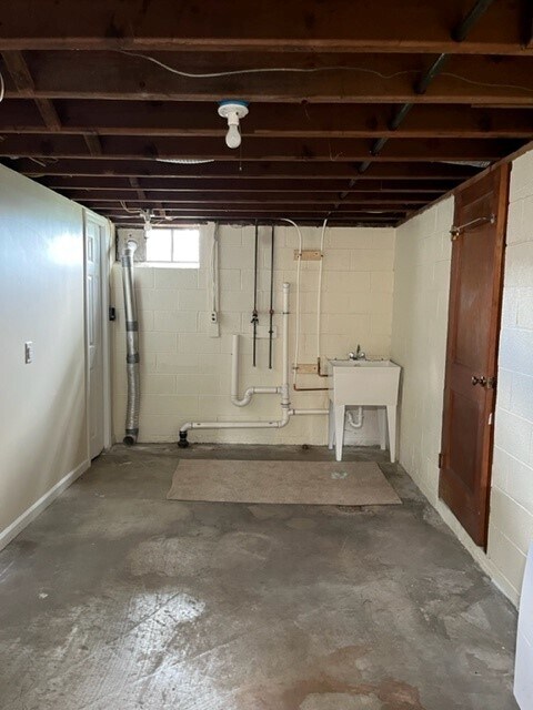 Laundry - 19205 Longmeadow Rd