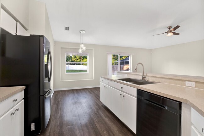 Building Photo - 10613 Little Bend Ln