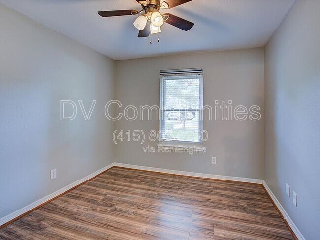 Building Photo - 2103 Goodwin Dr
