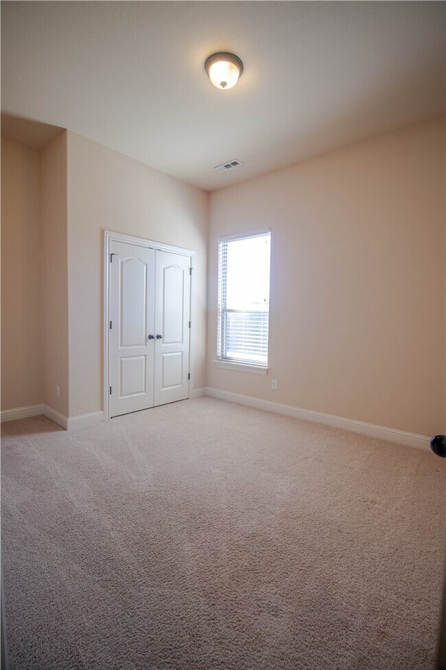 Building Photo - 5503 SW Lavender Ln