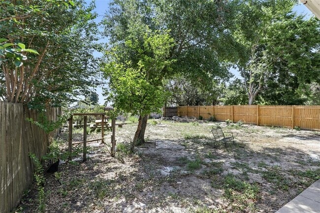 Building Photo - 28 N Lancelot Ave