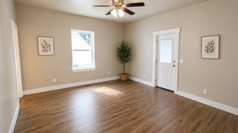 Building Photo - 390 N 300 E