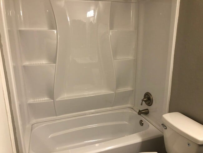 Building Photo - Dual master condo located in University Heights