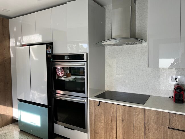 Building Photo - 425 NE 103rd St