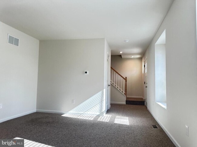 Building Photo - 377 Minck Ave