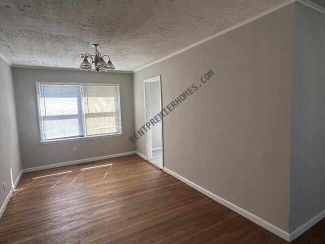 Building Photo - 1410 E 53rd St