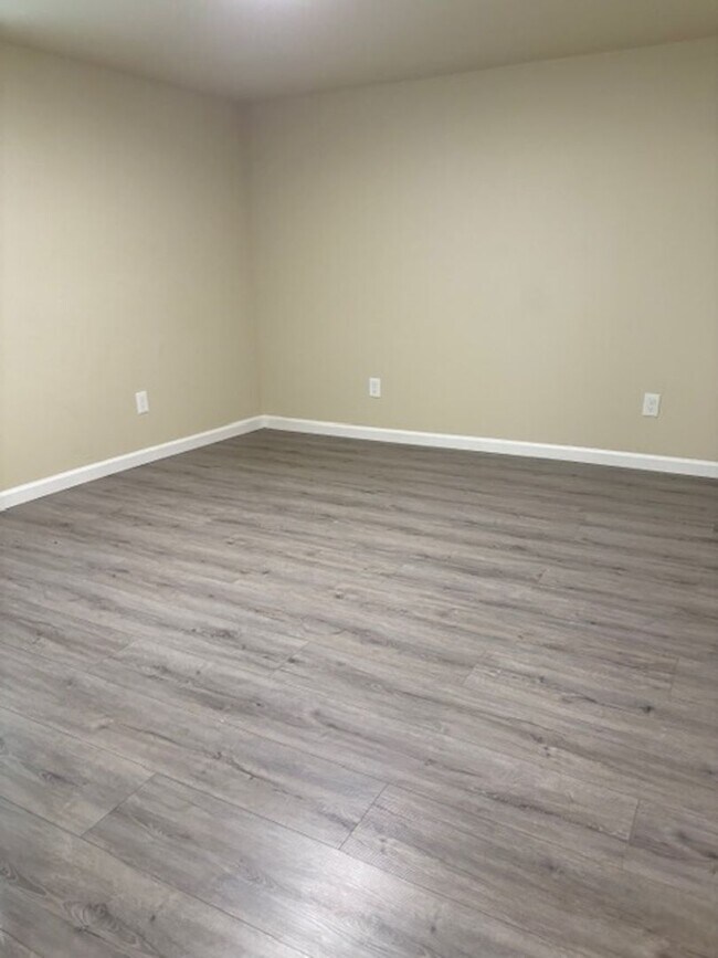 Building Photo - 189 College Way