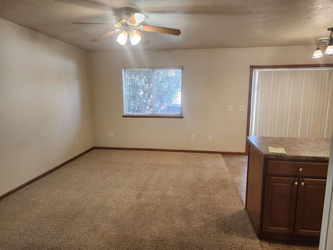 Building Photo - Three bedroom two bathroom Town home